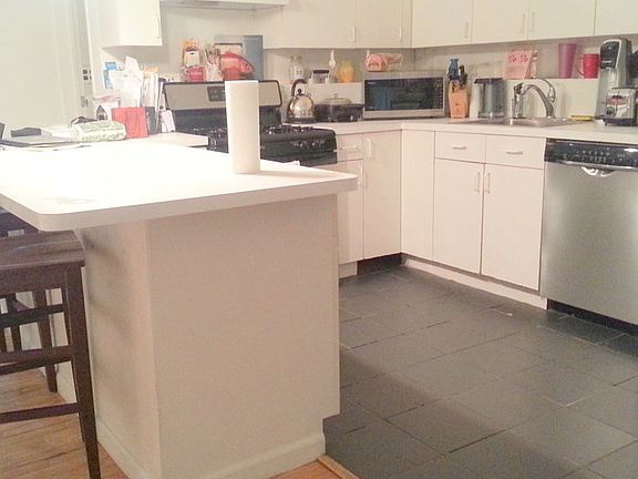 5th image of 135 Wooster St APT 4