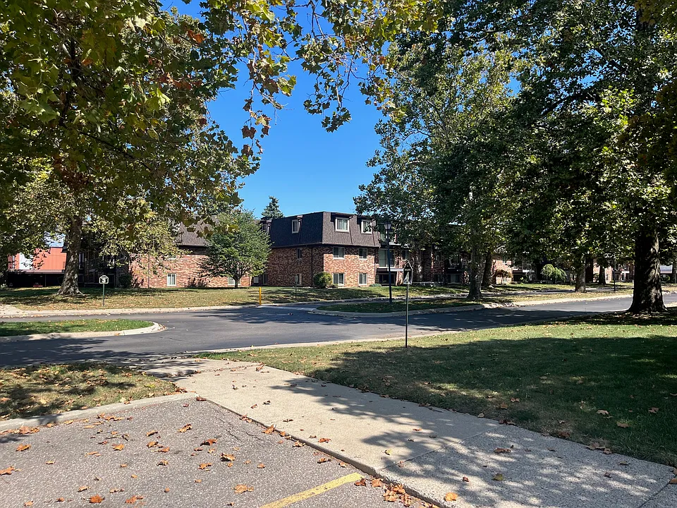 311 Riviera Dr #63