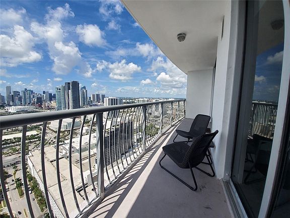 3rd image of 1750 N Bayshore Dr APT 4606