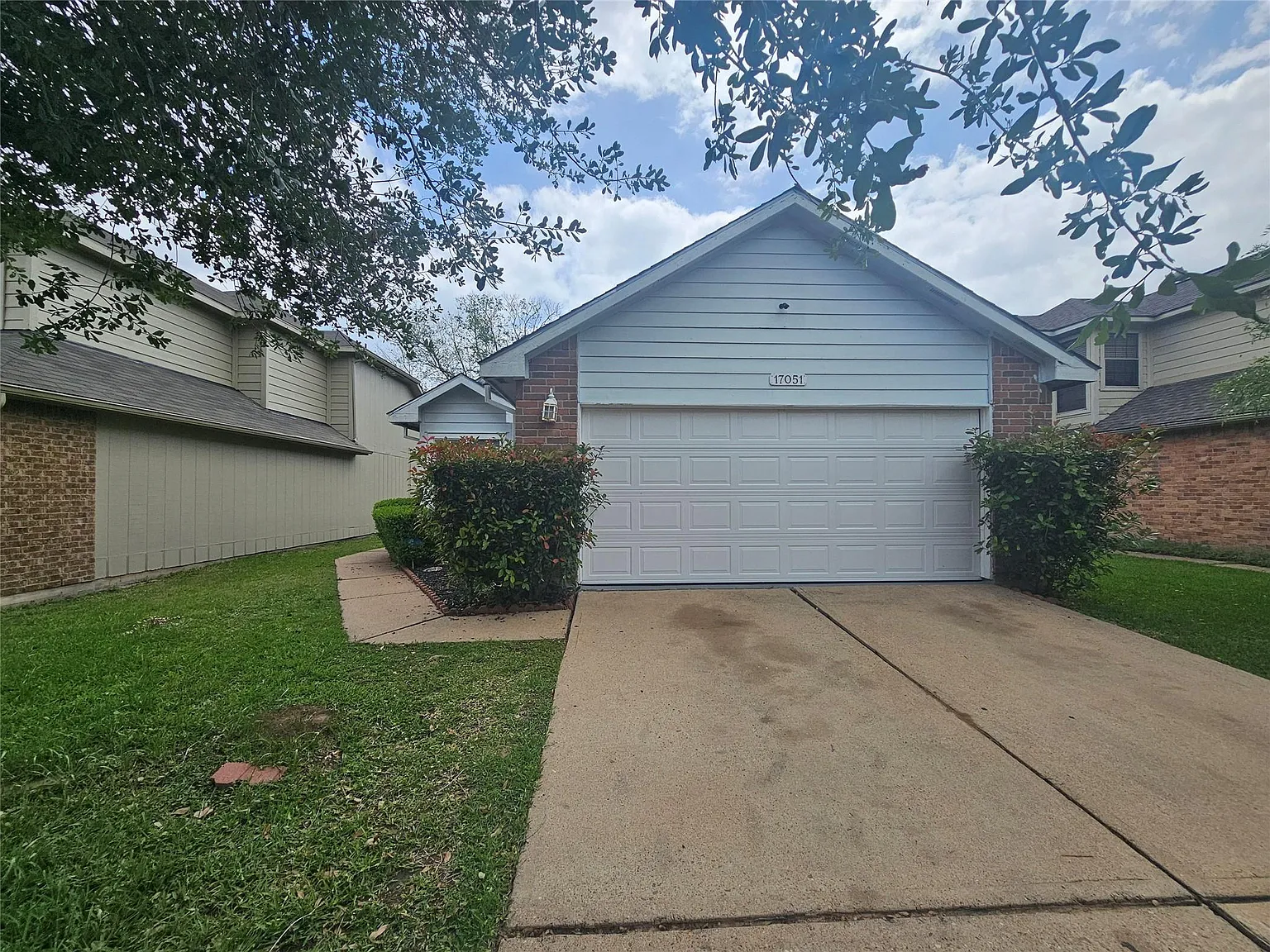 2 bed, 2.0 bath, 1249 sqft, $1,600 — Photo 2