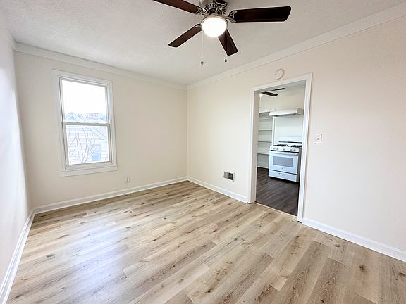 4th image of 802 13th St APT 2