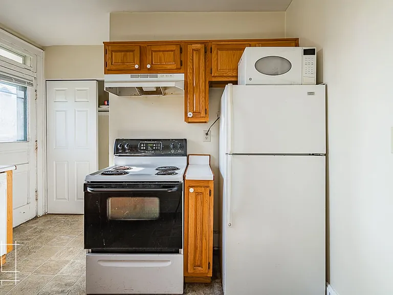 1448 Summit St — Photo 14