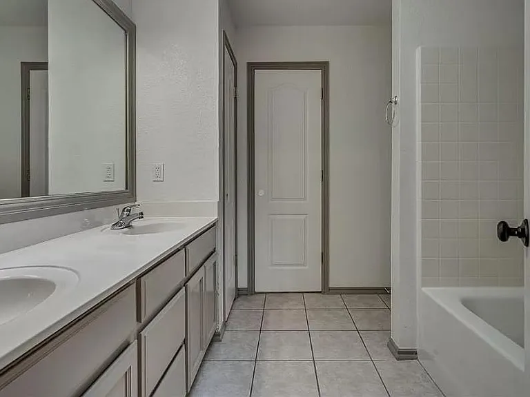 3829 Ives Way — Photo 4