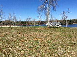 201 Gardenia Dr, Ninety Six, SC 29666