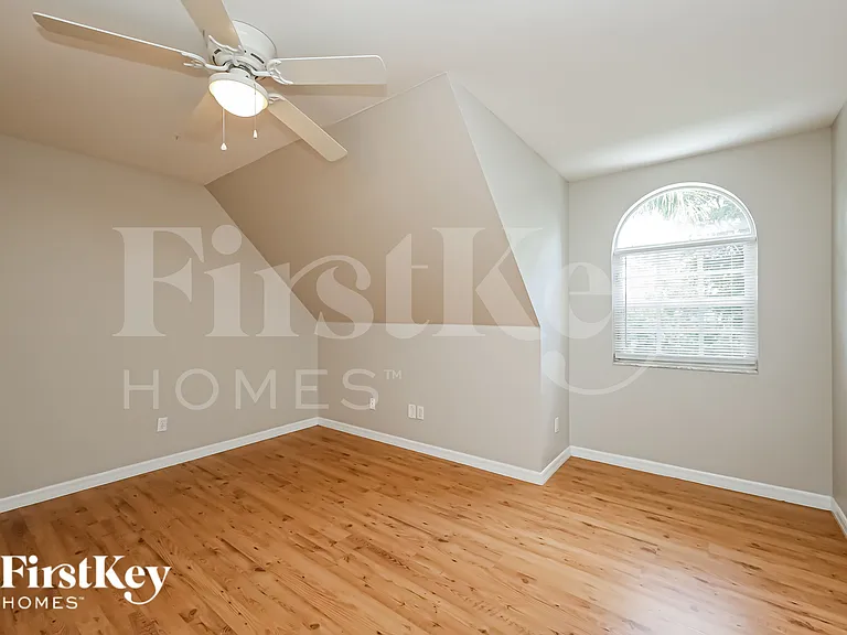 9264 Cypress Dr N — Photo 13