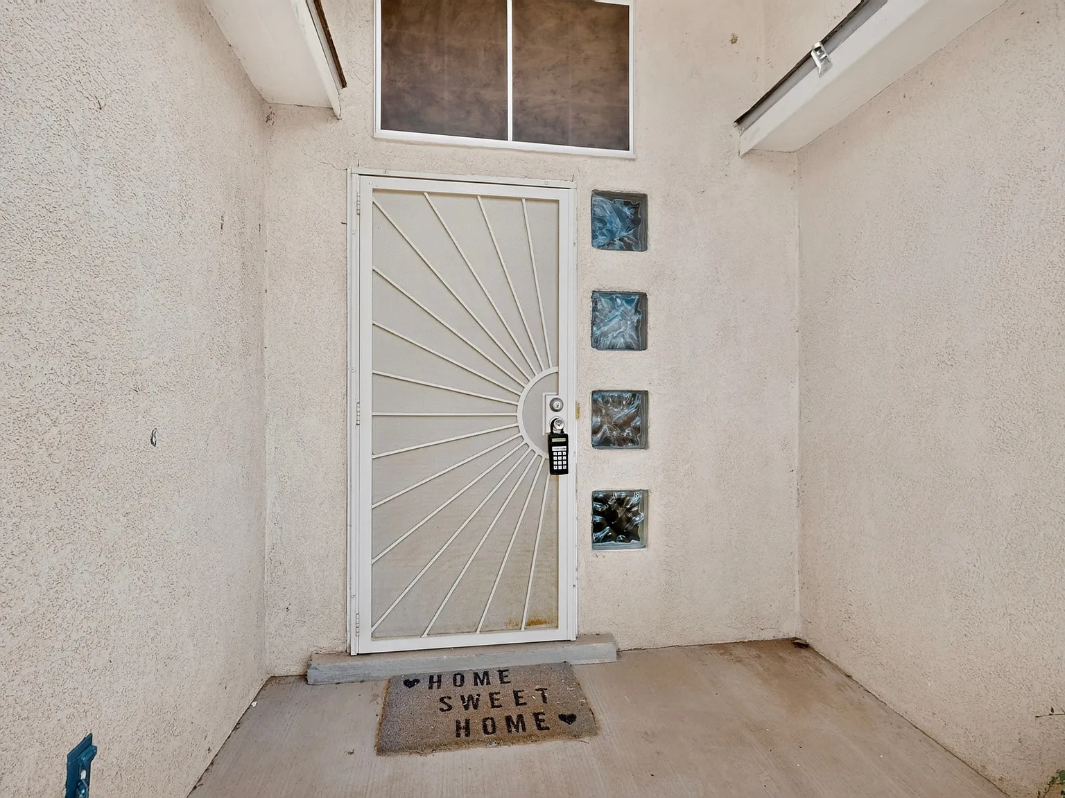 3 bed, 1900 sqft, $2,200 — Photo 4