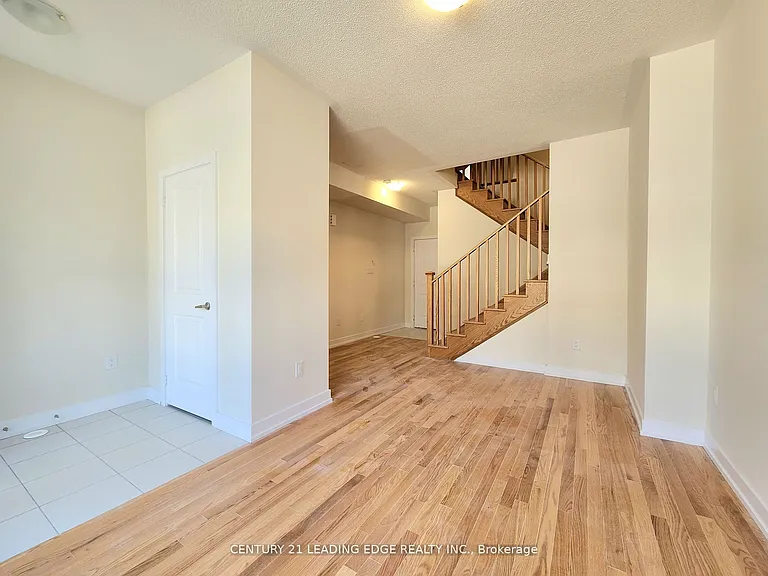 109 Stauffer Cres — Photo 5