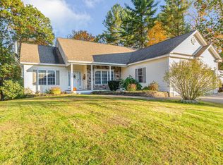 15 Goldfinch Dr, Pelham, NH 03076