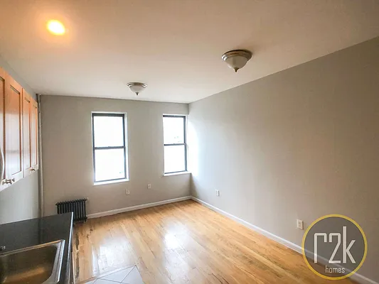 Rented by Realty 2000 Corp | media 2