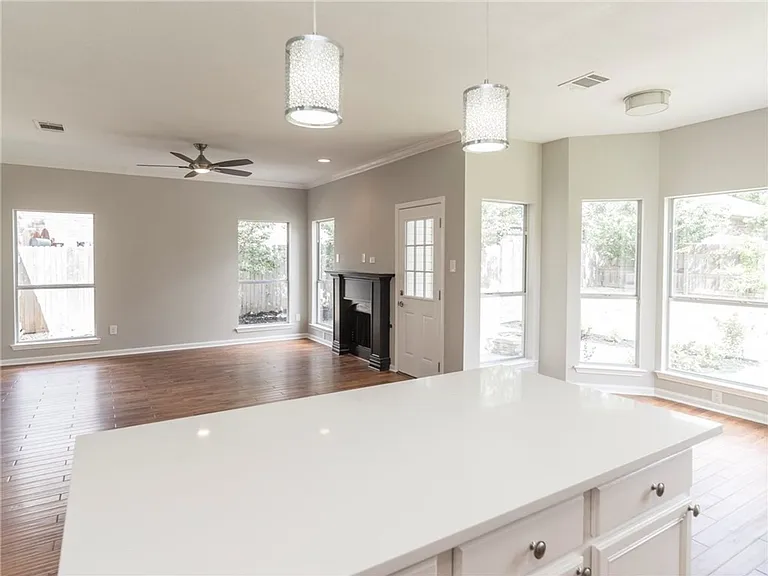 6506 Bramber Ln — Photo 5