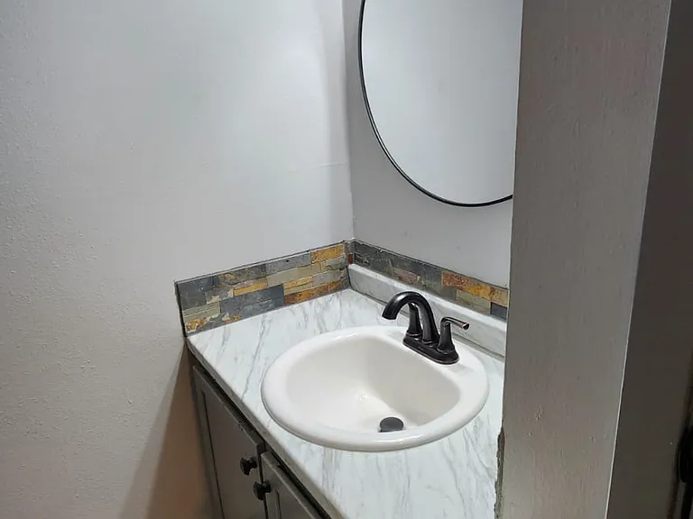 10808 Pratt Plz #20 — Photo 10