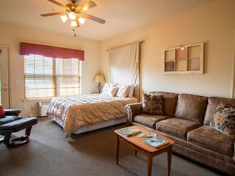 1st image of 1001 Golf Dr