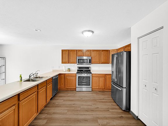 3rd image of 10723 Hillcrest Ln