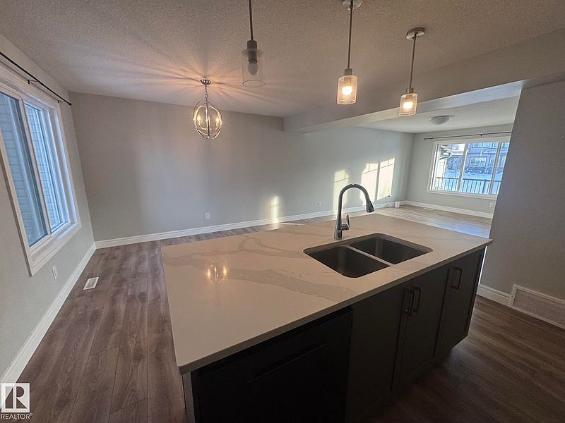 Fort Saskatchewan House for rent - 4 Bedrooms — photo 3