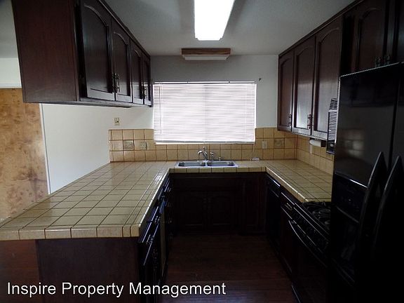 5th image of 58533 Lisbon Dr