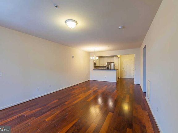 5th image of 625 Quarry View Ct Unit 408