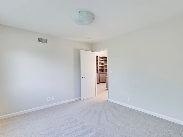 803 Runningwood Cir — Photo 39