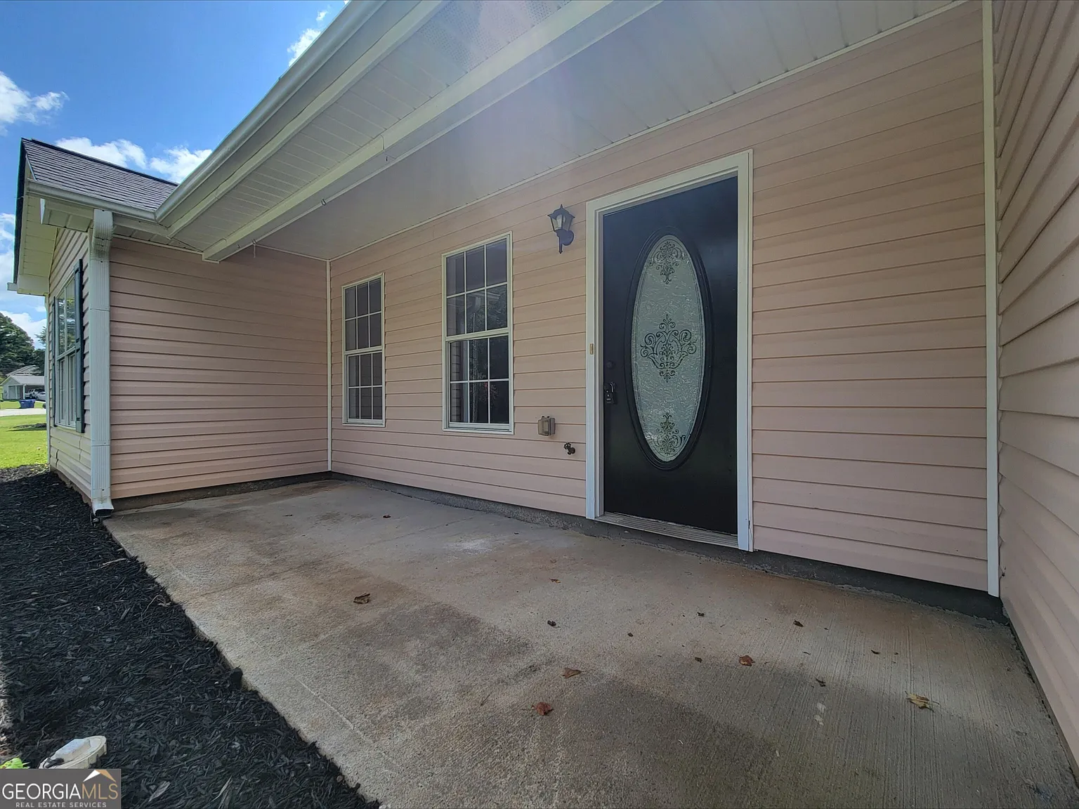 3 bed, 2.0 bath, 1152 sqft, $1,850 — Photo 2