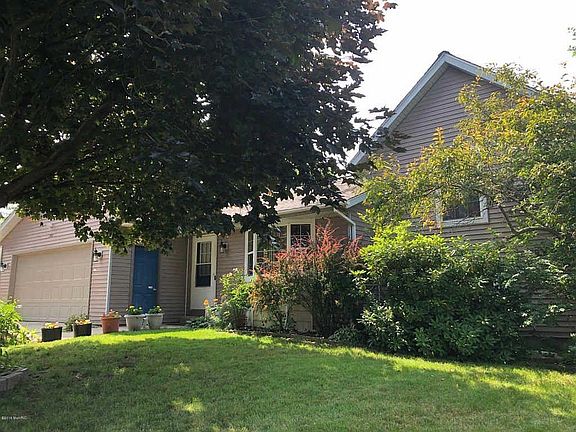 4th image of 750 S Meadow Ct
