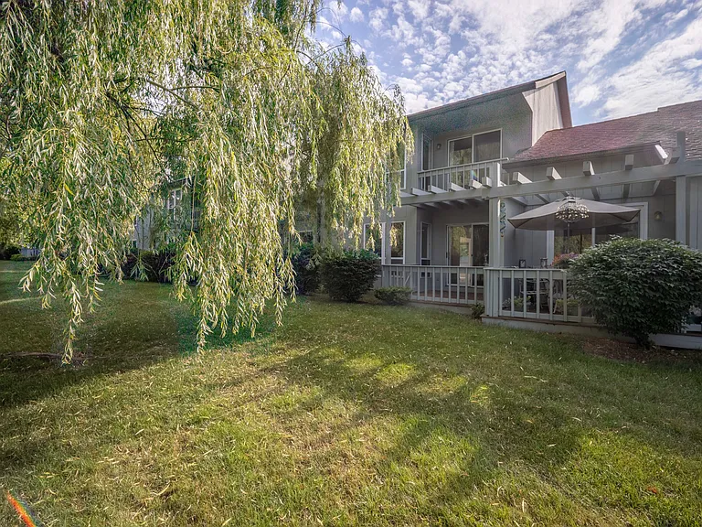 31 Pond Dr W — Photo 15