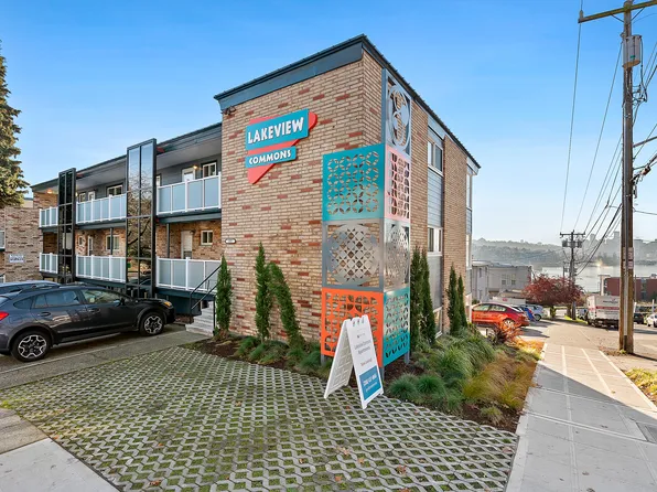 201 NE 40th St APT 202, Seattle, WA 98105