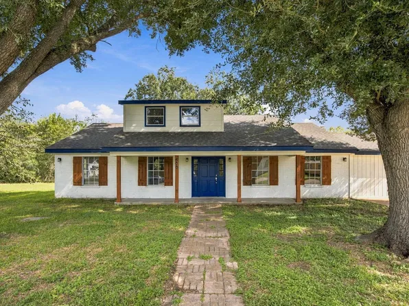 500 E Davitt St, Eagle Lake, TX 77434
