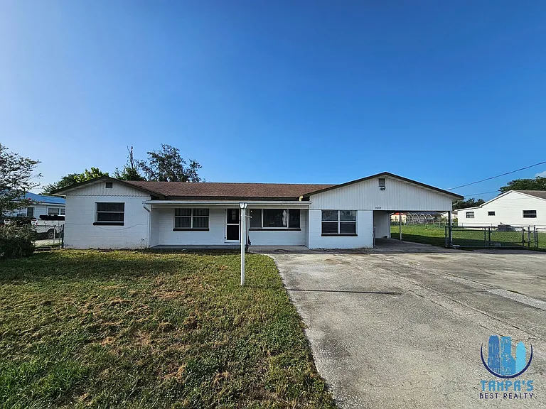2302 Burns St — Photo 1