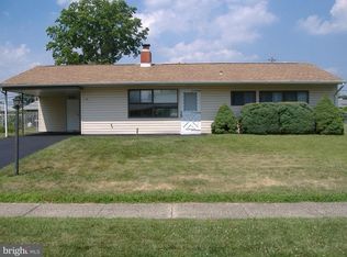 22 Fortune Ln, Levittown, PA 19055