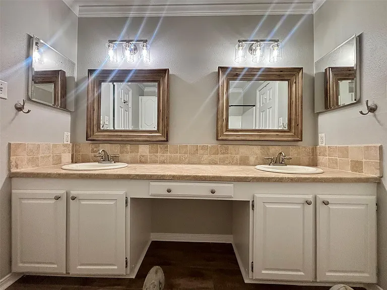 2030 Plantation Dr #B1 — Photo 19