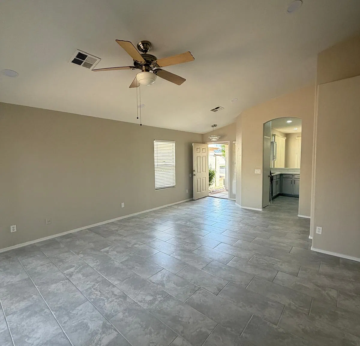 3 bed, 1315 sqft, $2,300 — Photo 2