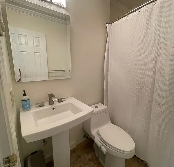 13 W Washington Ave #15 — Photo 6