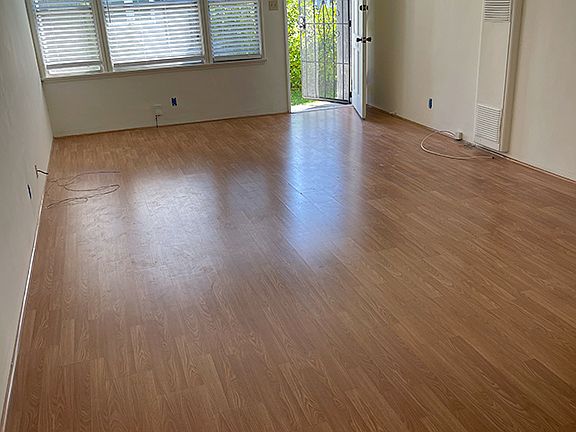 4th image of 2576 N Buena Vista St