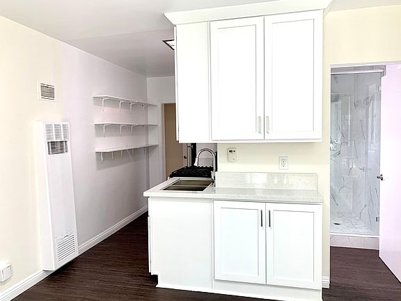 2nd image of 1301 S Saltair Ave APT 4