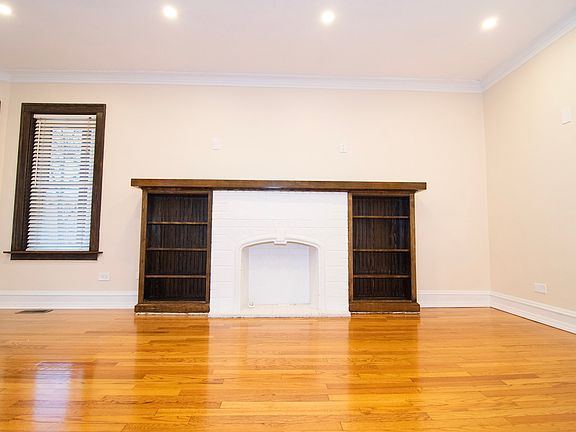 3rd image of 7534 N Oakley Ave #1