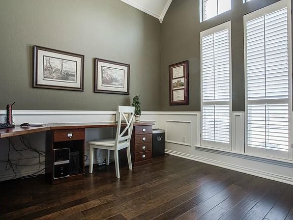 4th image of 805 Hillcrest Trl