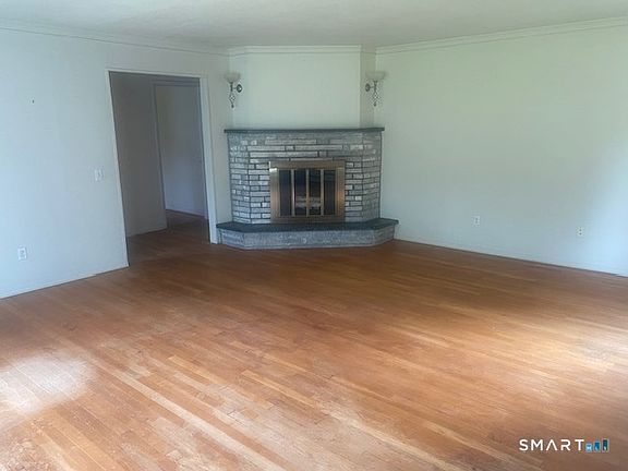 5th image of 107 Tower Road
