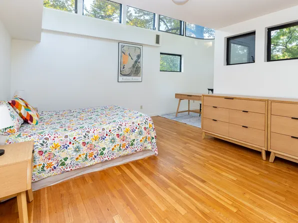 712 Ladd Road image 21 of 32