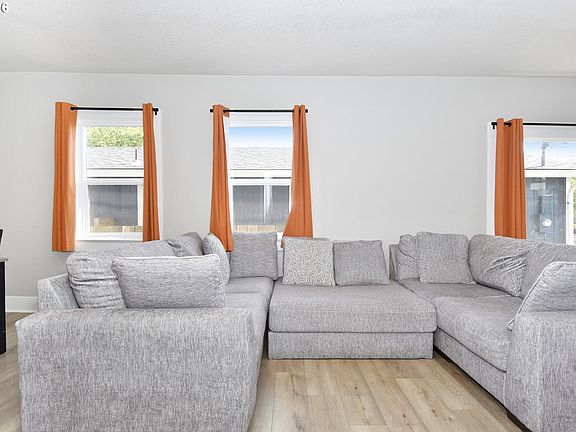 4th image of 5636 SE 88th Ave