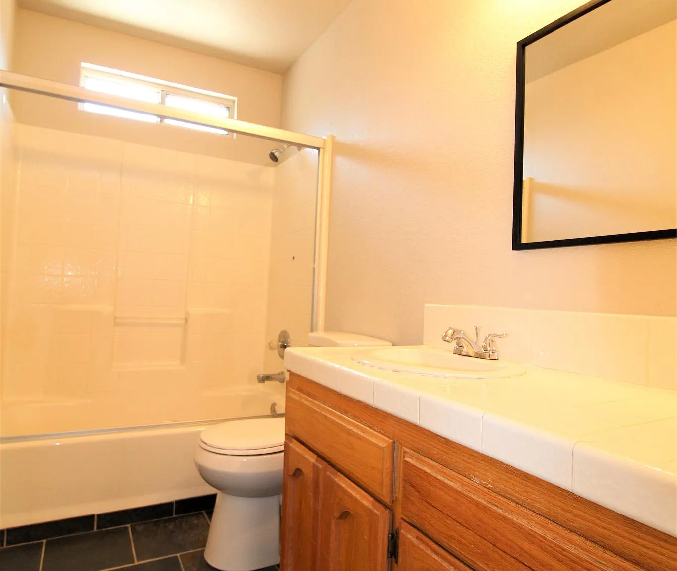 3 bed, 1144 sqft, $2,100 — Photo 4
