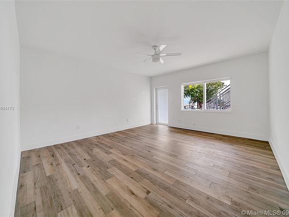 4th image of 345 W 42nd St APT 3