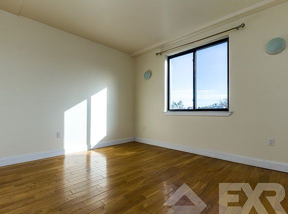 5th image of 80 Lexington Ave APT 402