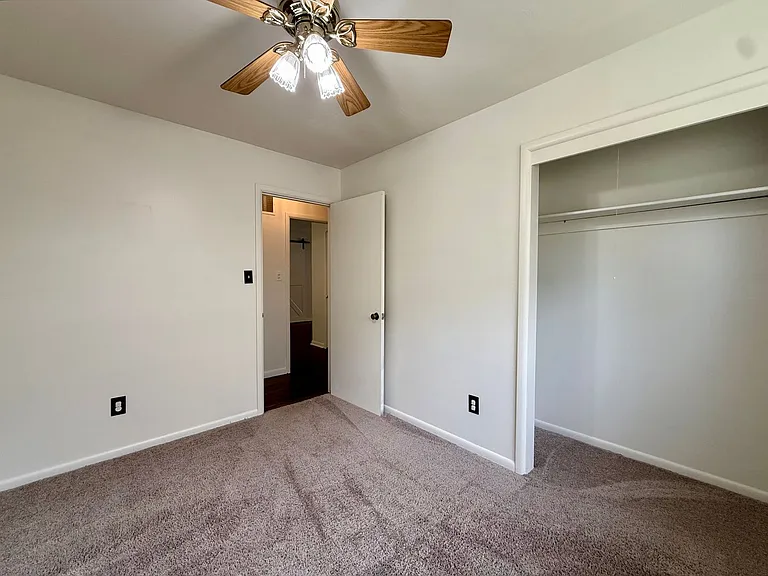 348 S Derby Ave — Photo 11