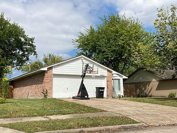 3rd image of 15307 Bedford Glen Dr