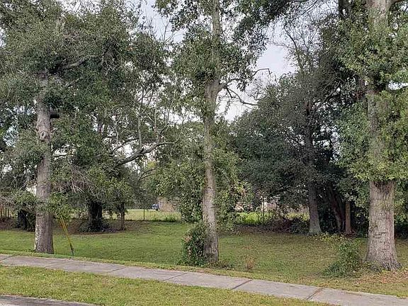 3rd image of 800 Blk S Pace Blvd
