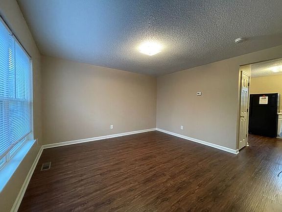 4th image of 1520 N Main Ave APT 21