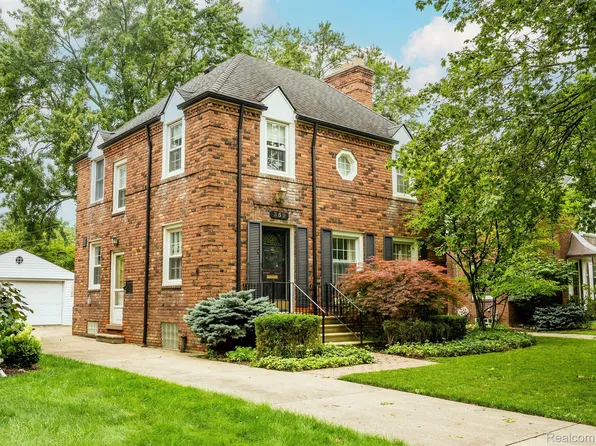 359 Hillcrest Ave, Grosse Pointe Farms, MI 48236