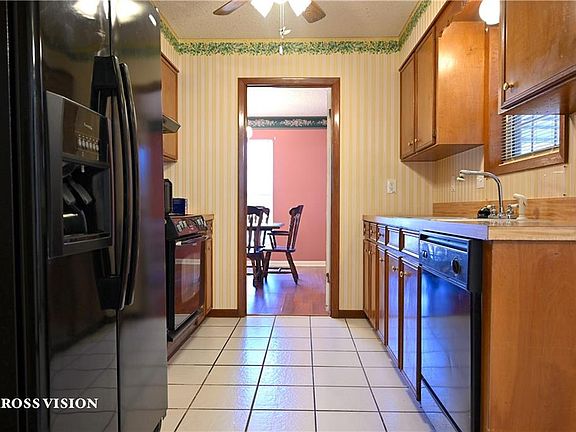 3rd image of 82 Janell Dr