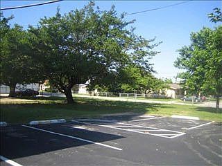 3rd image of 221 W Texas St