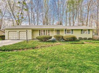 7 Fairfield Dr, Fairport, NY 14450