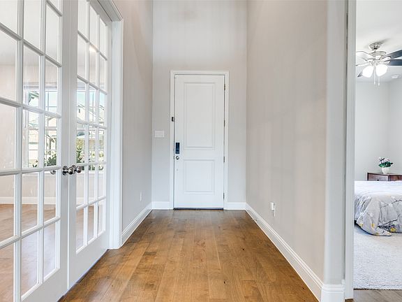 4th image of 1609 Foxglove Ln
